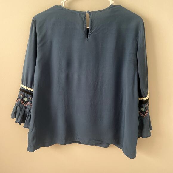 Francesca's Blue Rain Boho Embroidered Bell Sleeve Top Sz M - Picture 4 of 6
